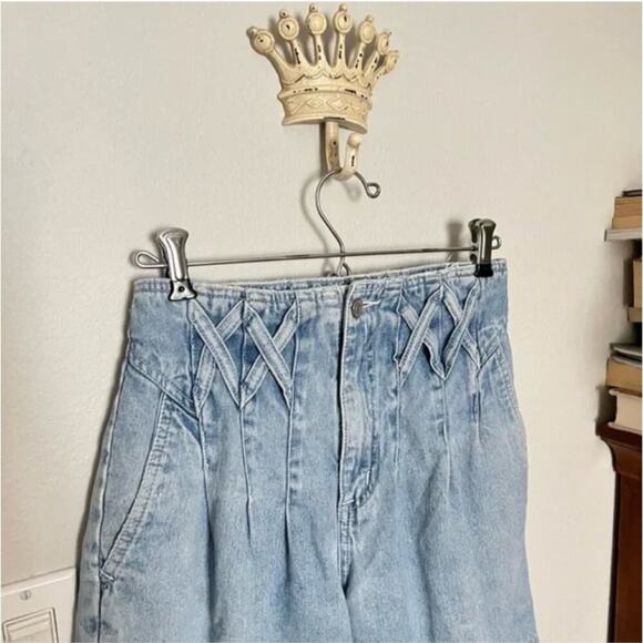 Vintage Jordache High Rise Pleated Mom Shorts - Picture 2 of 15